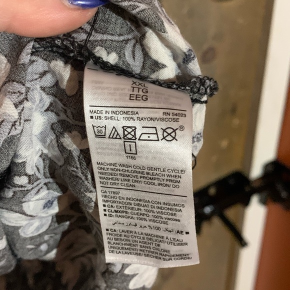 Black flowered blouse - Picture 4 of 5